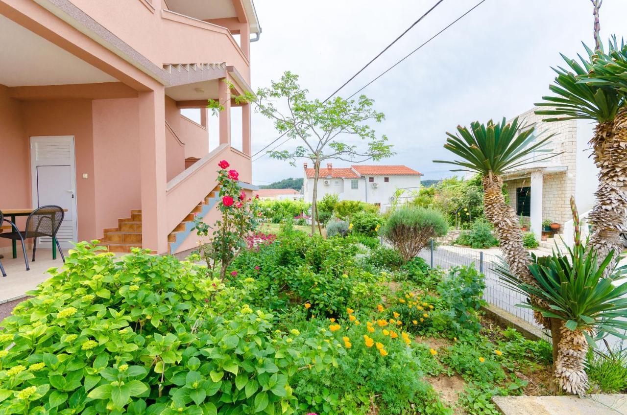 Apartments And Room Ljubica Lopar Zewnętrze zdjęcie